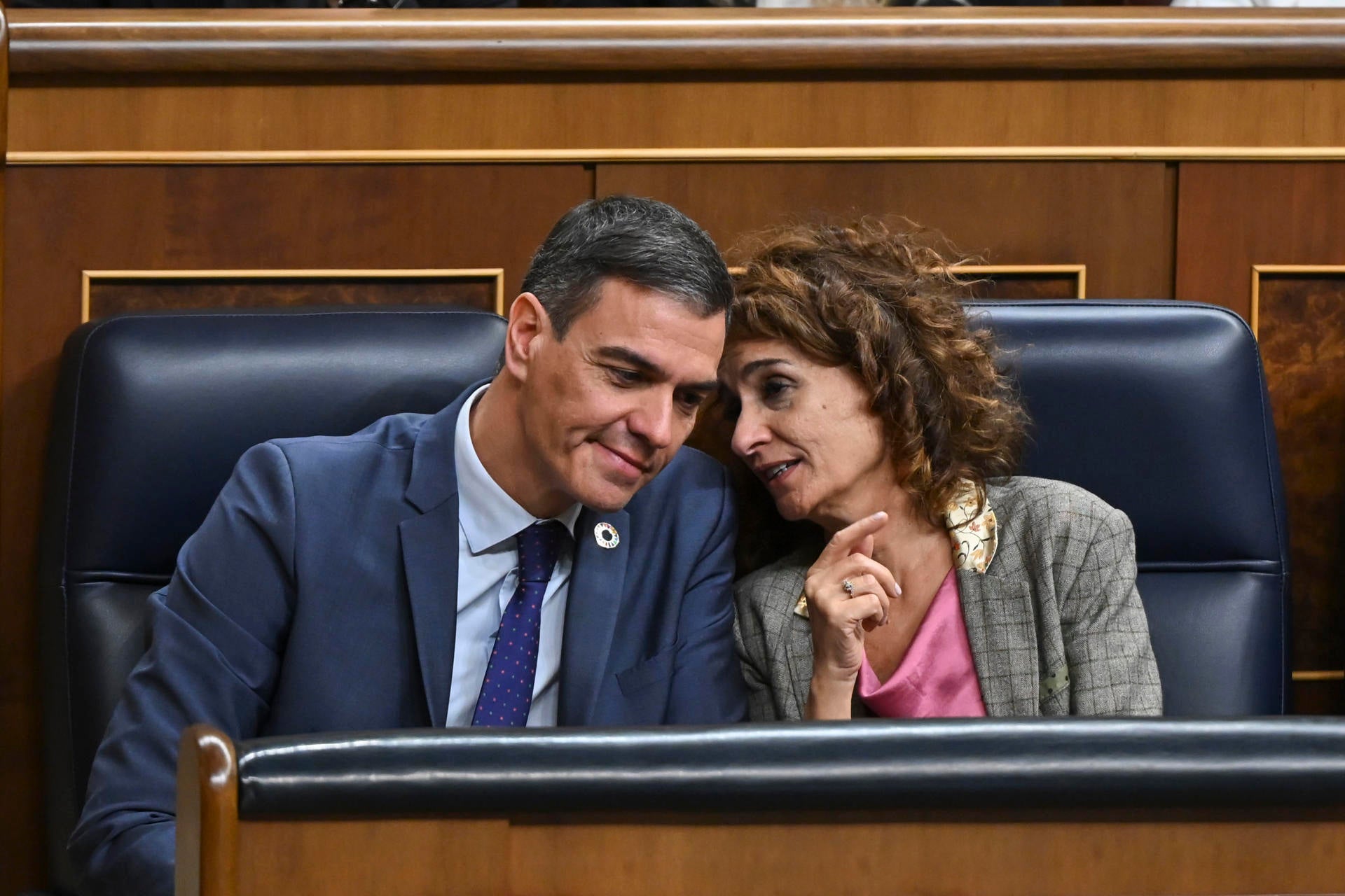 IVA, Vivienda, Basuras o IRPF: todos los impuestos que el Gobierno subirá en 2025 IVA, Vivienda, Basuras o IRPF: todos los impuestos que el Gobierno subirá en 2025