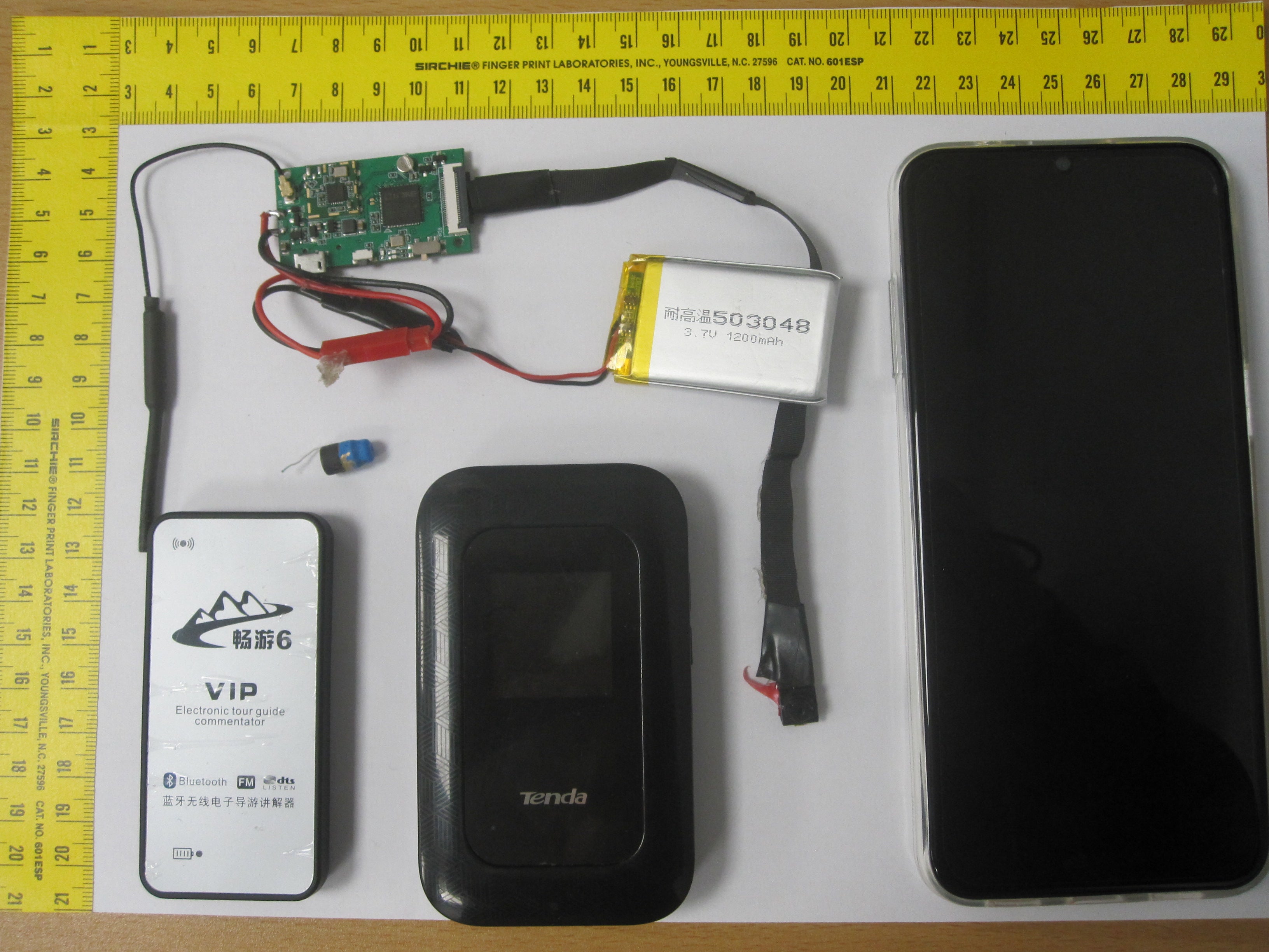 Detectadas 19 personas que realizaban el examen de conducir con dispositivos para copiar Detectadas 19 personas que realizaban el examen de conducir con dispositivos para copiar