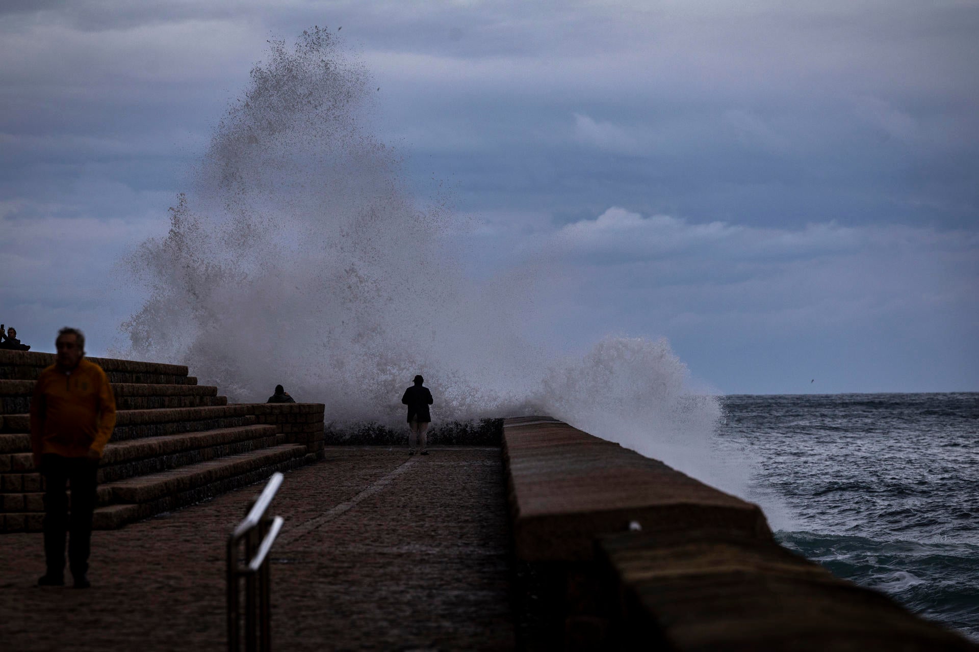 El viento y el oleaje pone en aviso a 22 provincias este viernes: las zonas más afectadas El viento y el oleaje pone en aviso a 22 provincias este viernes: las zonas más afectadas