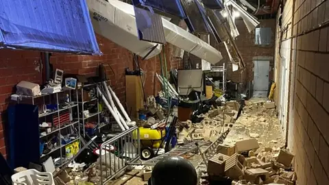 Juan Roig dona 4 millones de euros para relanzar el deporte en las zonas afectadas por la DANA Juan Roig dona 4 millones de euros para relanzar el deporte en las zonas afectadas por la DANA