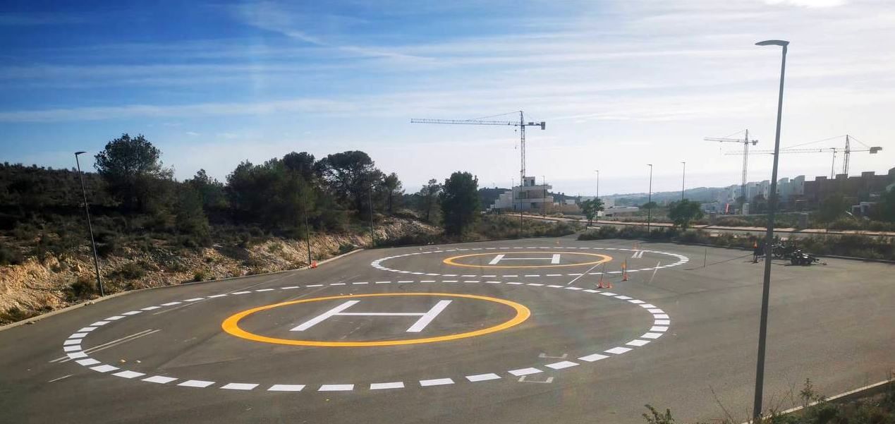 Finestrat crea la primera helisuperficie de la comarca que permitirá el aterrizaje simultáneo de dos helicópteros de rescate Finestrat crea la primera helisuperficie de la comarca que permitirá el aterrizaje simultáneo de dos helicópteros de rescate