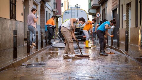 M&aacute;s de 2000 voluntarios, cuerpos y fuerzas de seguridad y ayuntamiento de Sagunto siguen ayudando en los municipios afectados por la DANA