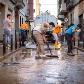 Más de 2000 voluntarios, cuerpos y fuerzas de seguridad y ayuntamiento de Sagunto siguen ayudando en los municipios afectados por la DANA Más de 2000 voluntarios, cuerpos y fuerzas de seguridad y ayuntamiento de Sagunto siguen ayudando en los municipios afectados por la DANA