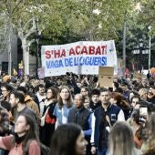 Miles de personas piden en Barcelona una bajada de los alquileres y plantean una huelga