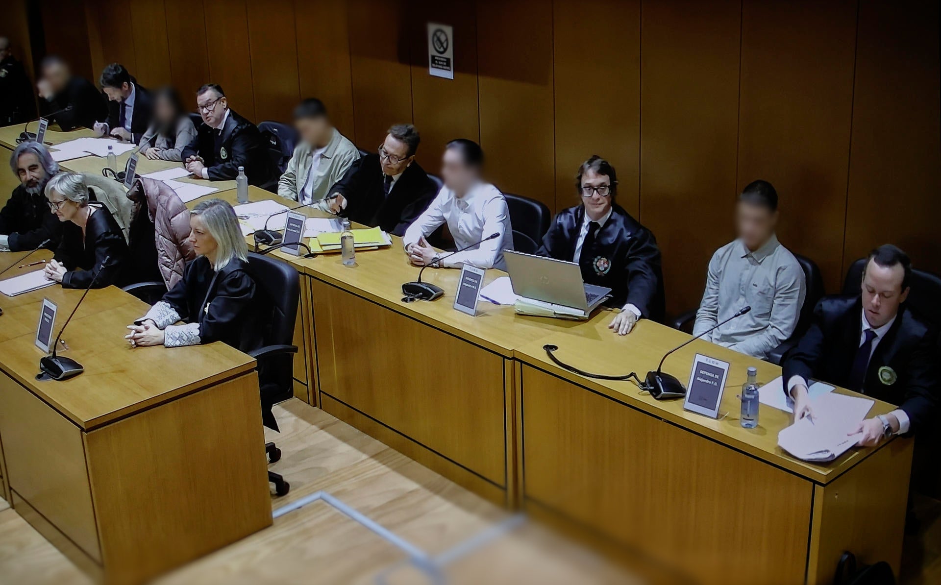 El jurado declara culpables a los cuatro hombres acusados de asesinar a Samuel Luiz y exculpa a la mujer El jurado declara culpables a los cuatro hombres acusados de asesinar a Samuel Luiz y exculpa a la mujer