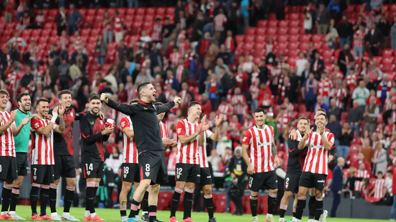 Los jugadores del Athletic Club celebran su victoria ante la Real Sociedad Los jugadores del Athletic Club celebran su victoria ante la Real Sociedad
