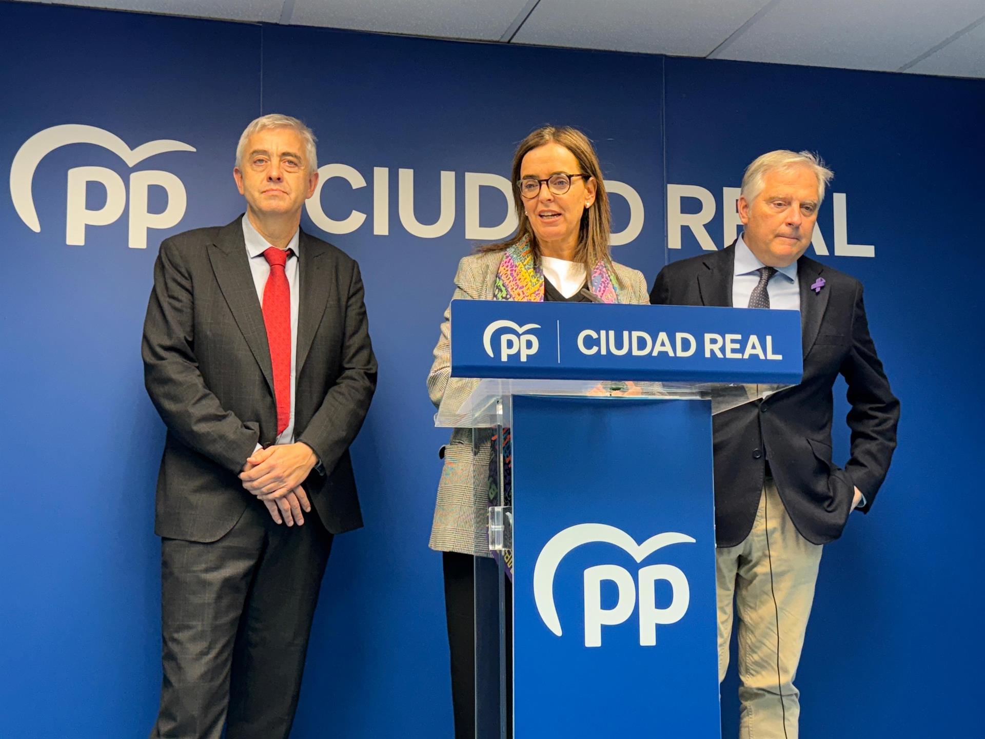 PP advierte de que el Gobierno aún no descarta el aeropuerto de Ciudad Real para albergar un centro de migrantes PP advierte de que el Gobierno aún no descarta el aeropuerto de Ciudad Real para albergar un centro de migrantes