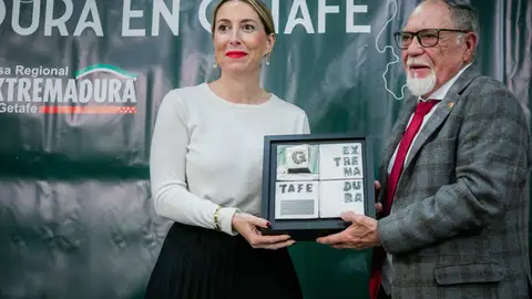 María Guardiola recibe el 'Premio Especial' de la Casa Regional de Extremadura en Getafe María Guardiola recibe el 'Premio Especial' de la Casa Regional de Extremadura en Getafe