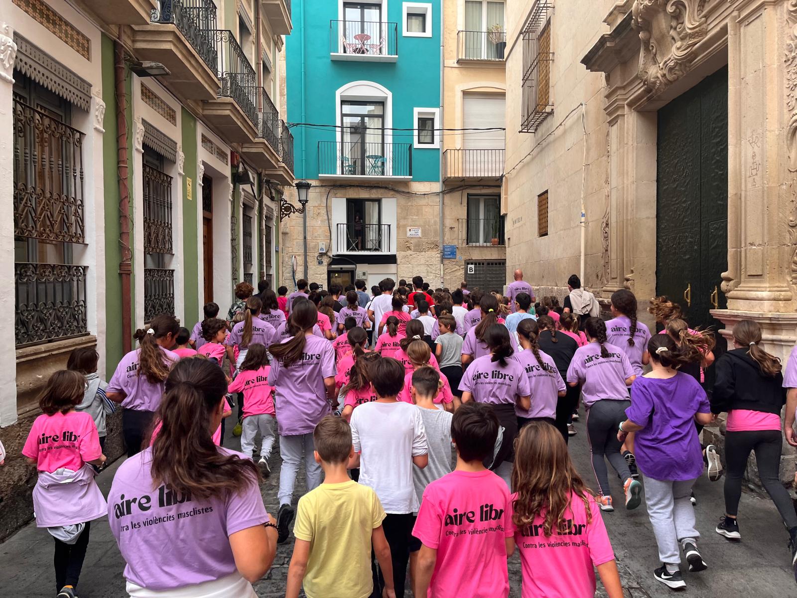 El centro educativo Aire Libre de Alicante corre contra la violencia de género El centro educativo Aire Libre de Alicante corre contra la violencia de género