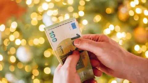 Cuánto dinero toca por las tres últimas cifras del Gordo de la Lotería de Navidad 2024 Cuánto dinero toca por las tres últimas cifras del Gordo de la Lotería de Navidad 2024