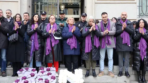 Acto por el 25N ante la Subdelegación del Gobierno onda cero
