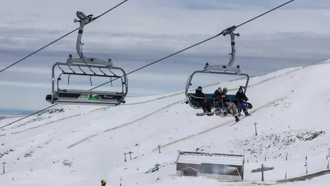 Usuarios en el primer día de apertura para el esquí de la estación de Sierra Nevada. Fecha: 05/12/2023. Usuarios en el primer día de apertura para el esquí de la estación de Sierra Nevada. Fecha: 05/12/2023.