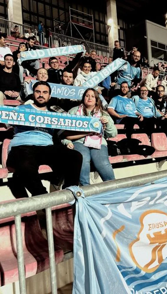 Los aficionados de la UD Ibiza acompañaron a su equipo a Sevilla Los aficionados de la UD Ibiza acompañaron a su equipo a Sevilla