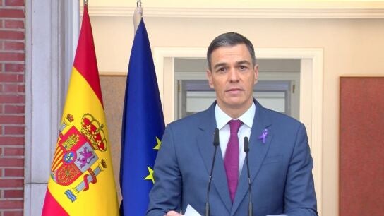 Pedro S&aacute;nchez durante su comparecencia en Moncloa/ se&ntilde;al de Moncloa