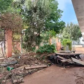 Estado en el que quedó el espacio exterior del colegio San Carlos Borromeo de Albal tras la DANA Estado en el que quedó el espacio exterior del colegio San Carlos Borromeo de Albal tras la DANA