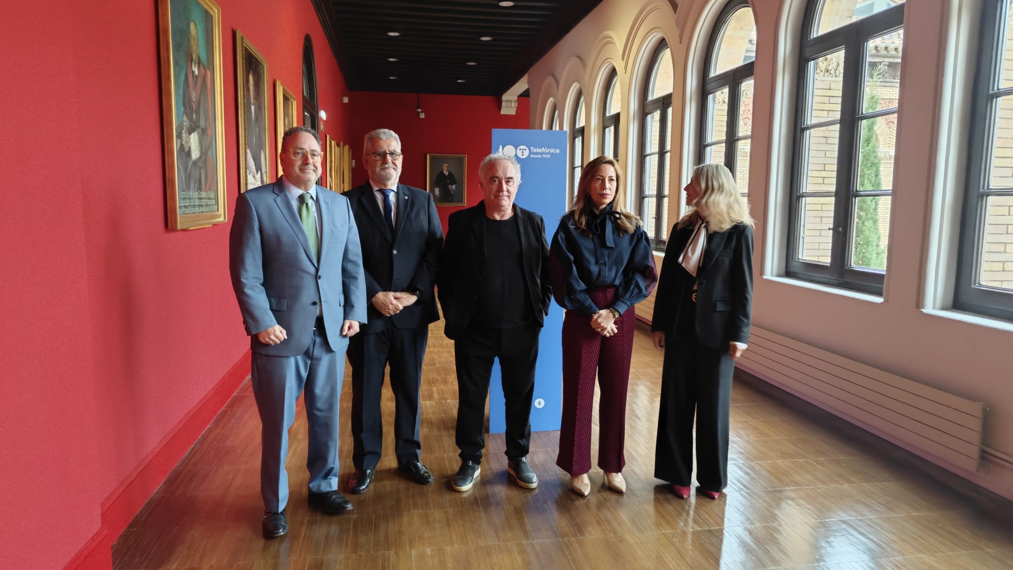Ferran Adrià comparte su método de innovación en la Universidad de Zaragoza Ferran Adrià comparte su método de innovación en la Universidad de Zaragoza