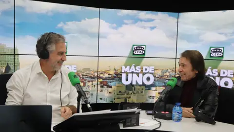 Raphael con Carlos Alsina en 'Más de uno' Raphael con Carlos Alsina en 'Más de uno'