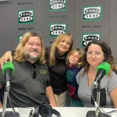 Ana Babiloni con la familia de 'El Pixaví'. Ana Babiloni con la familia de 'El Pixaví'.