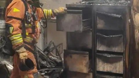 Imagen de uno de los incendios en los que ha intervenido este fin de semana el Consorcio Provincial de Bomberos de Valencia. Imagen de uno de los incendios en los que ha intervenido este fin de semana el Consorcio Provincial de Bomberos de Valencia.