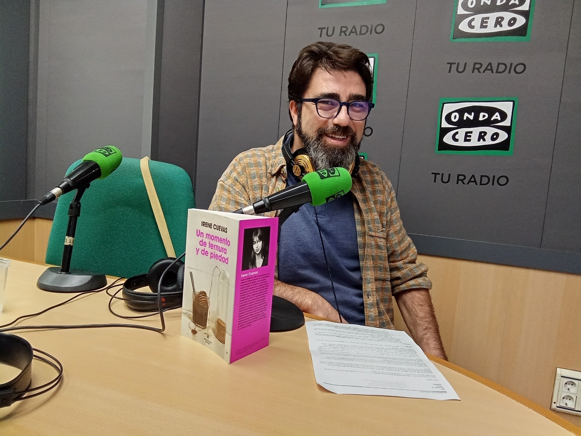 Llibrería Ali i Truc recomienda: 'Un momento de ternura y de piedad' de Irene Cuevas Llibrería Ali i Truc recomienda: 'Un momento de ternura y de piedad' de Irene Cuevas