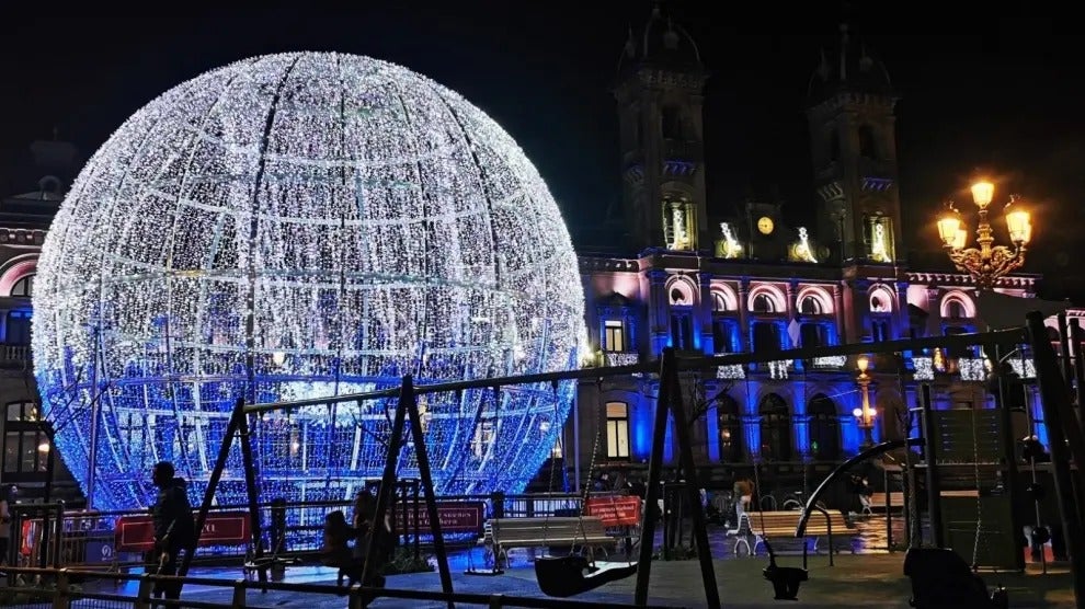 Cuándo se encienden las luces de Navidad en San Sebastián en 2024: la gran novedad de este año Cuándo se encienden las luces de Navidad en San Sebastián en 2024: la gran novedad de este año