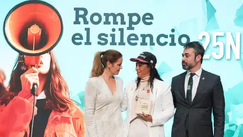 La Comunidad de Madrid distingue a las mujeres israelíes víctimas del 7O La Comunidad de Madrid distingue a las mujeres israelíes víctimas del 7O