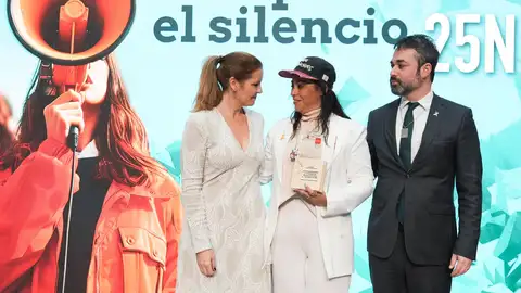 La Comunidad de Madrid distingue a las mujeres israelíes víctimas del 7O La Comunidad de Madrid distingue a las mujeres israelíes víctimas del 7O