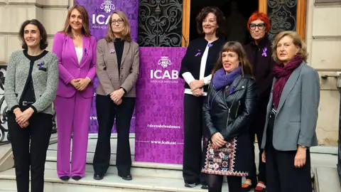La Comissió de Dones de l'ICAB en l'acte del 25 de novembre La Comissió de Dones de l'ICAB en l'acte del 25 de novembre