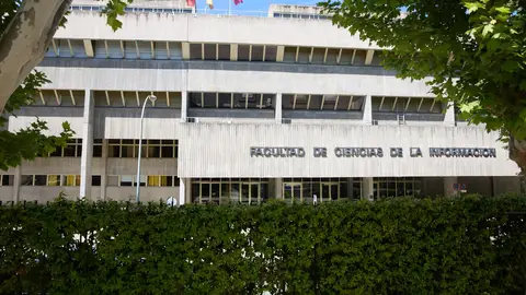 Fachada de la Facultad de Ciencias de la Información de la UCM Fachada de la Facultad de Ciencias de la Información de la UCM