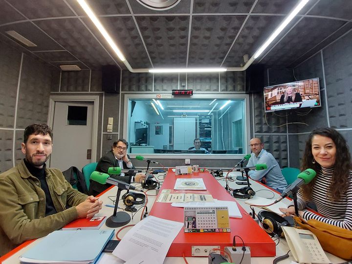 El gobierno local de Santiago acusa a la oposición de obstaculizar fondos para la ciudad mientras el PSOE señala que aun hay tiempo para garantizar el proyecto de cocinas escolares El gobierno local de Santiago acusa a la oposición de obstaculizar fondos para la ciudad mientras el PSOE señala que aun hay tiempo para garantizar el proyecto de cocinas escolares