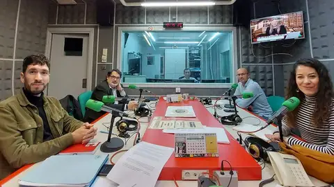 El gobierno local de Santiago acusa a la oposición de obstaculizar fondos para la ciudad mientras el PSOE señala que aun hay tiempo para garantizar el proyecto de cocinas escolares El gobierno local de Santiago acusa a la oposición de obstaculizar fondos para la ciudad mientras el PSOE señala que aun hay tiempo para garantizar el proyecto de cocinas escolares