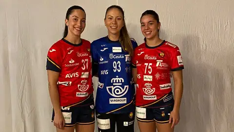 Nicole Morales (centro), junto a Paola Bernabé (izquierda) y Paula Agulló (derecha). Nicole Morales (centro), junto a Paola Bernabé (izquierda) y Paula Agulló (derecha).