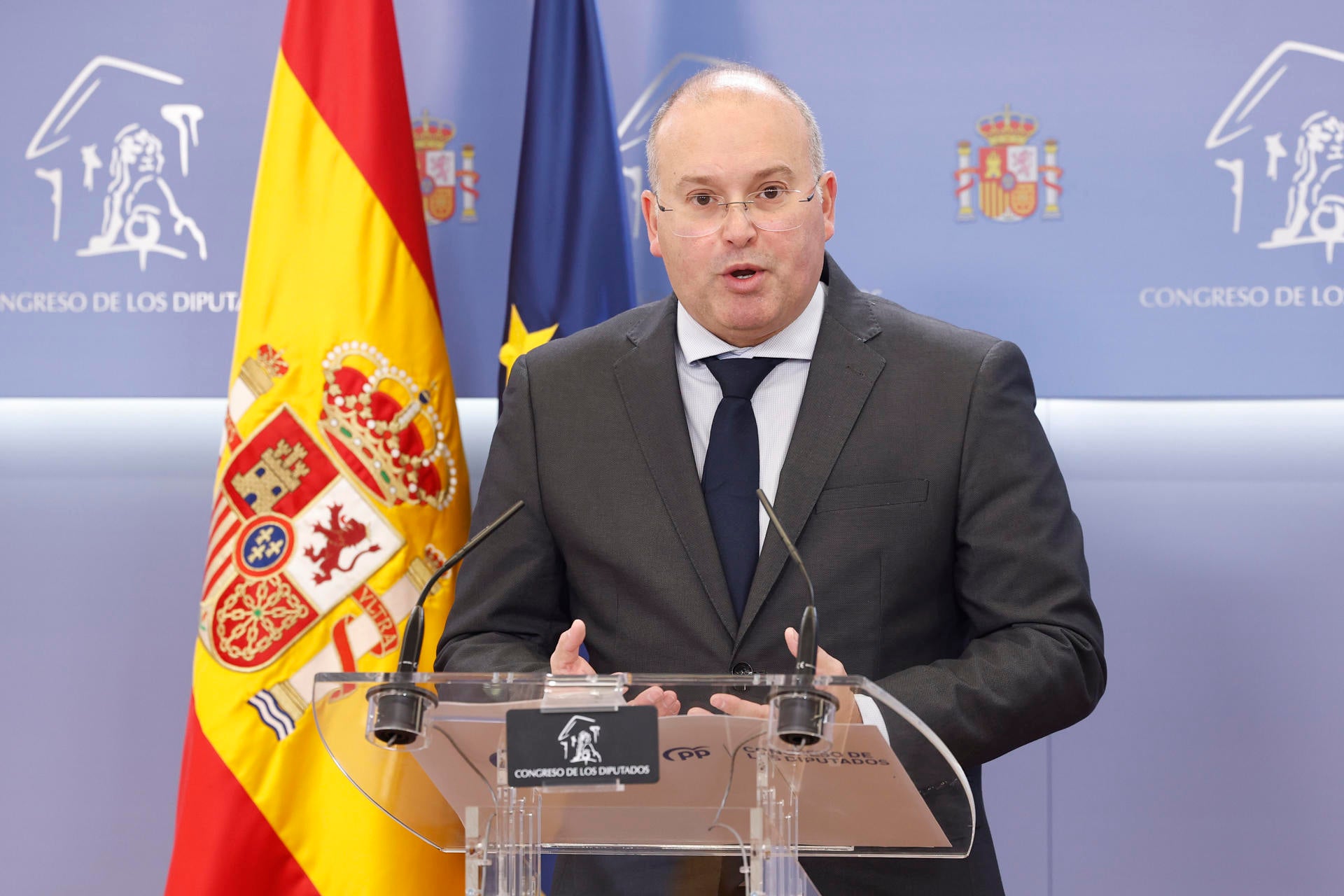 El PP afirma que Moncloa "enseña la puerta de salida" a Lobato por "no querer participar en un delito" El PP afirma que Moncloa "enseña la puerta de salida" a Lobato por "no querer participar en un delito"