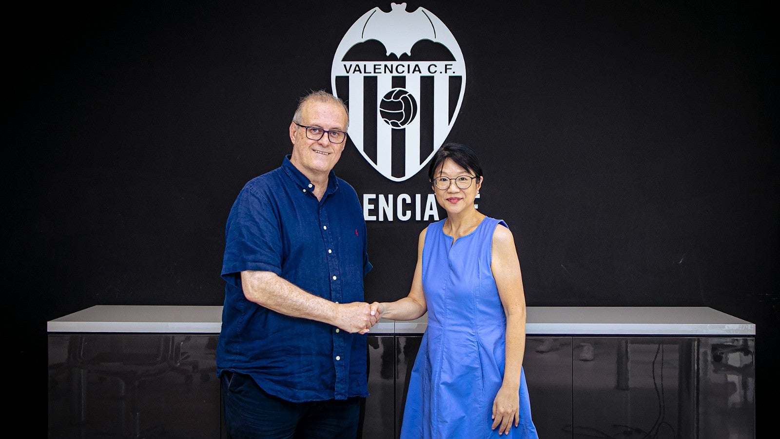 El Valencia renueva el convenio con la Agrupación de Peñas El Valencia renueva el convenio con la Agrupación de Peñas