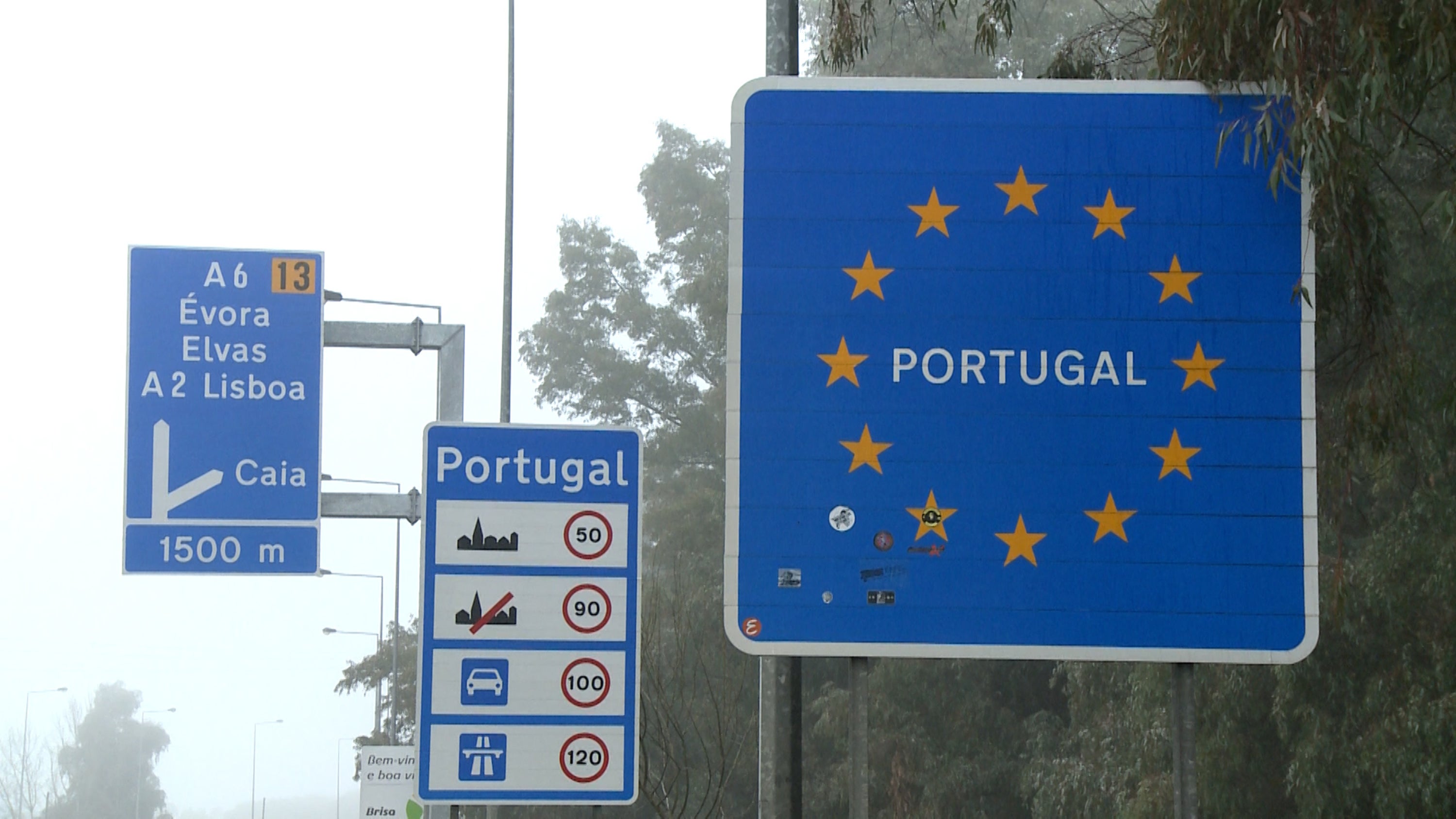 Interceptado en la frontera con Portugal un camionero que transportaba 240 kilos de cocaína y 80.000 euros en metálico Interceptado en la frontera con Portugal un camionero que transportaba 240 kilos de cocaína y 80.000 euros en metálico