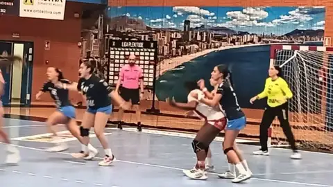 Primera victoria en casa para las chicas del Servigroup Hoteles Benidorm Primera victoria en casa para las chicas del Servigroup Hoteles Benidorm