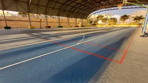 L´Alfàs mejora y limpia las pistas deportivas municipales L´Alfàs mejora y limpia las pistas deportivas municipales