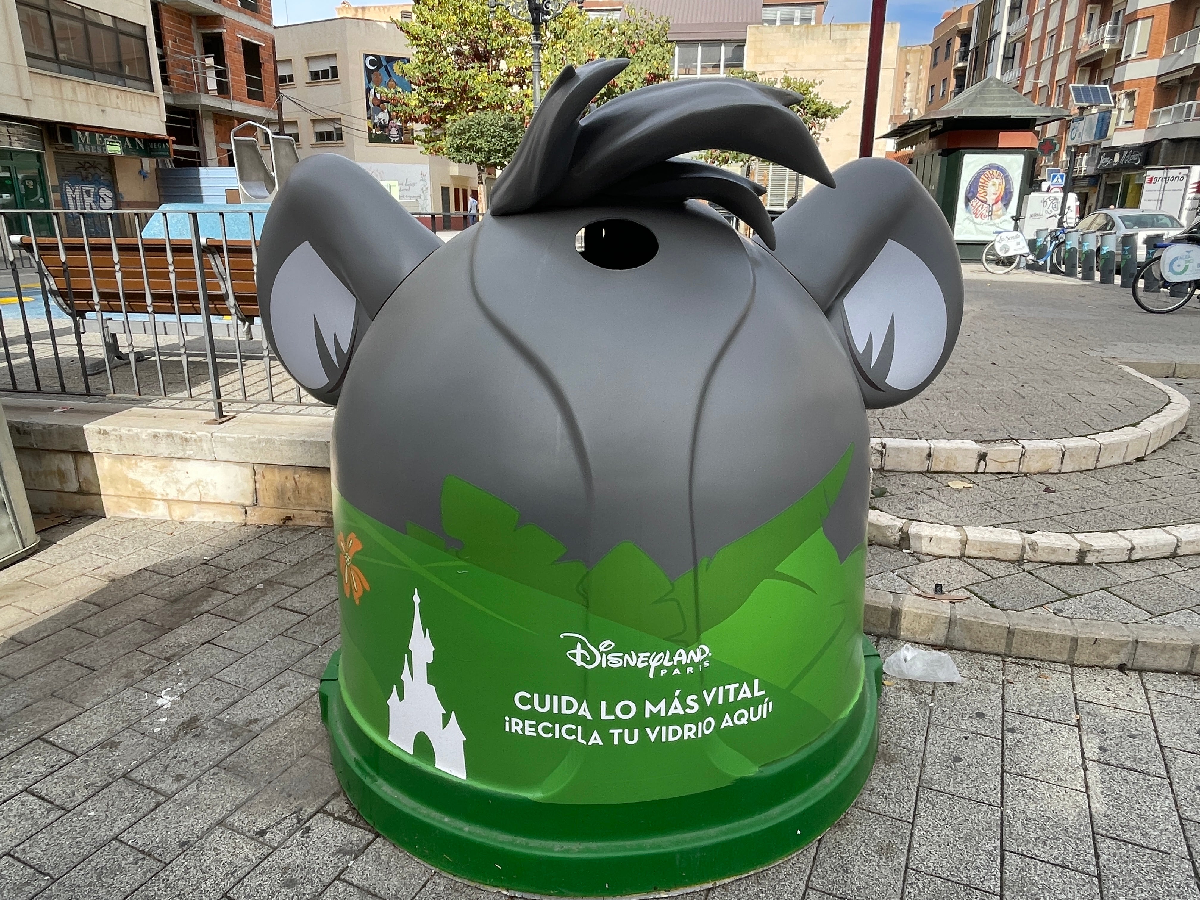 Albacete cuenta ya con contenedores 'Disney' de vidrio Albacete cuenta ya con contenedores 'Disney' de vidrio