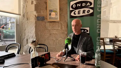 Gonzalo Durán, alcalde de Vilanova de Arousa Desayuno informativo en el Café Bar Carabela de Pontevedra