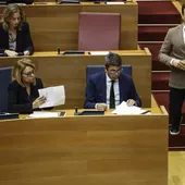 La vicepresidenta y consellera de Servicios Sociales, Susana Camarero, el 'president' de la Generalitat, Carlos Mazón, y el síndic del PP en Les Corts, Juanfran Pérez, durante una sesión plenaria. La vicepresidenta y consellera de Servicios Sociales, Susana Camarero, el 'president' de la Generalitat, Carlos Mazón, y el síndic del PP en Les Corts, Juanfran Pérez, durante una sesión plenaria.