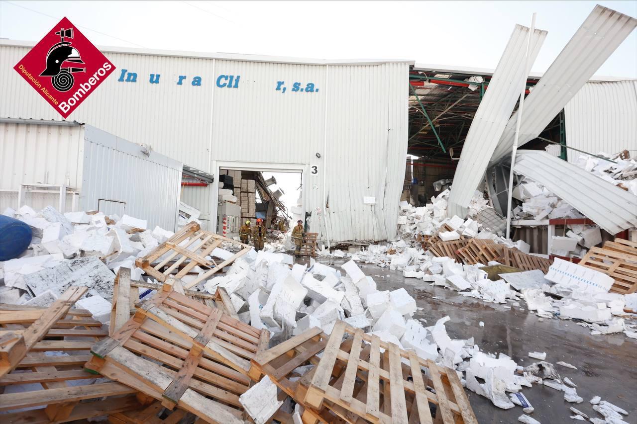 Ya son tres los fallecidos en la explosión de una fábrica en Ibi Ya son tres los fallecidos en la explosión de una fábrica en Ibi