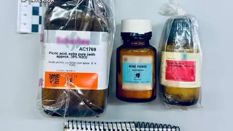 Retiran envases de ácido pícrico, un ácido explosivo, en laboratorios de cinco centros educativos de la provincia de Cáceres Retiran envases de ácido pícrico, un ácido explosivo, en laboratorios de cinco centros educativos de la provincia de Cáceres