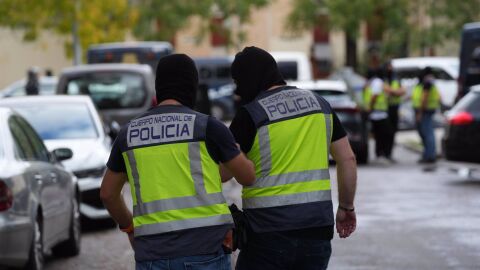 Efectivos de la Polic&iacute;a Nacional desplegados en el Pol&iacute;gono Sur en una imagen de archivo 