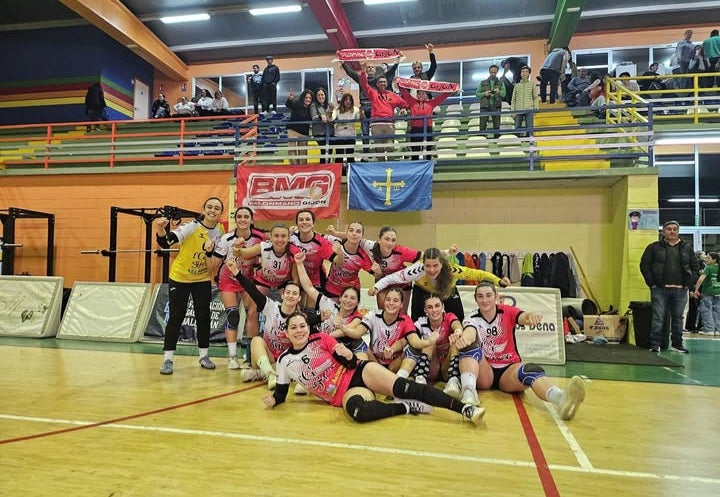 Balonmano Gijón se pone al frente Balonmano Gijón se pone al frente