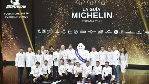 El Restaurante Atrio de Cáceres conserva sus 3 Estrellas en la Guía Michelín 2025 y Versátil de Zarza de Granadilla mantiene la suya El Restaurante Atrio de Cáceres conserva sus 3 Estrellas en la Guía Michelín 2025 y Versátil de Zarza de Granadilla mantiene la suya
