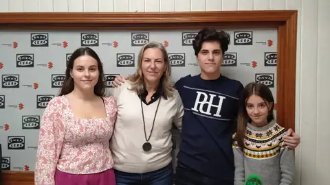 Blanca, Patricia, Fernando y Lucía, de Coro Javalon Blanca, Patricia, Fernando y Lucía, de Coro Javalon