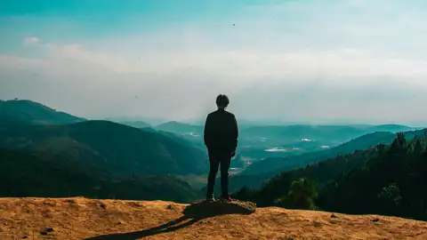 Las tres señales de que eres demasiado independiente para una relación, según la psicología Las tres señales de que eres demasiado independiente para una relación, según la psicología