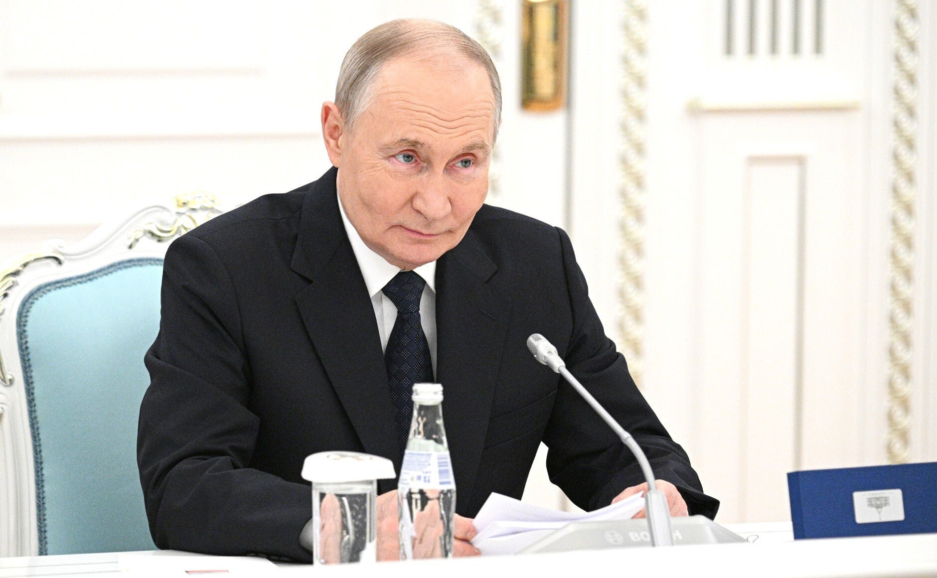 Putin estudia atacar "centros de toma de decisiones" ucranianos con el misil hipersónico Putin estudia atacar "centros de toma de decisiones" ucranianos con el misil hipersónico