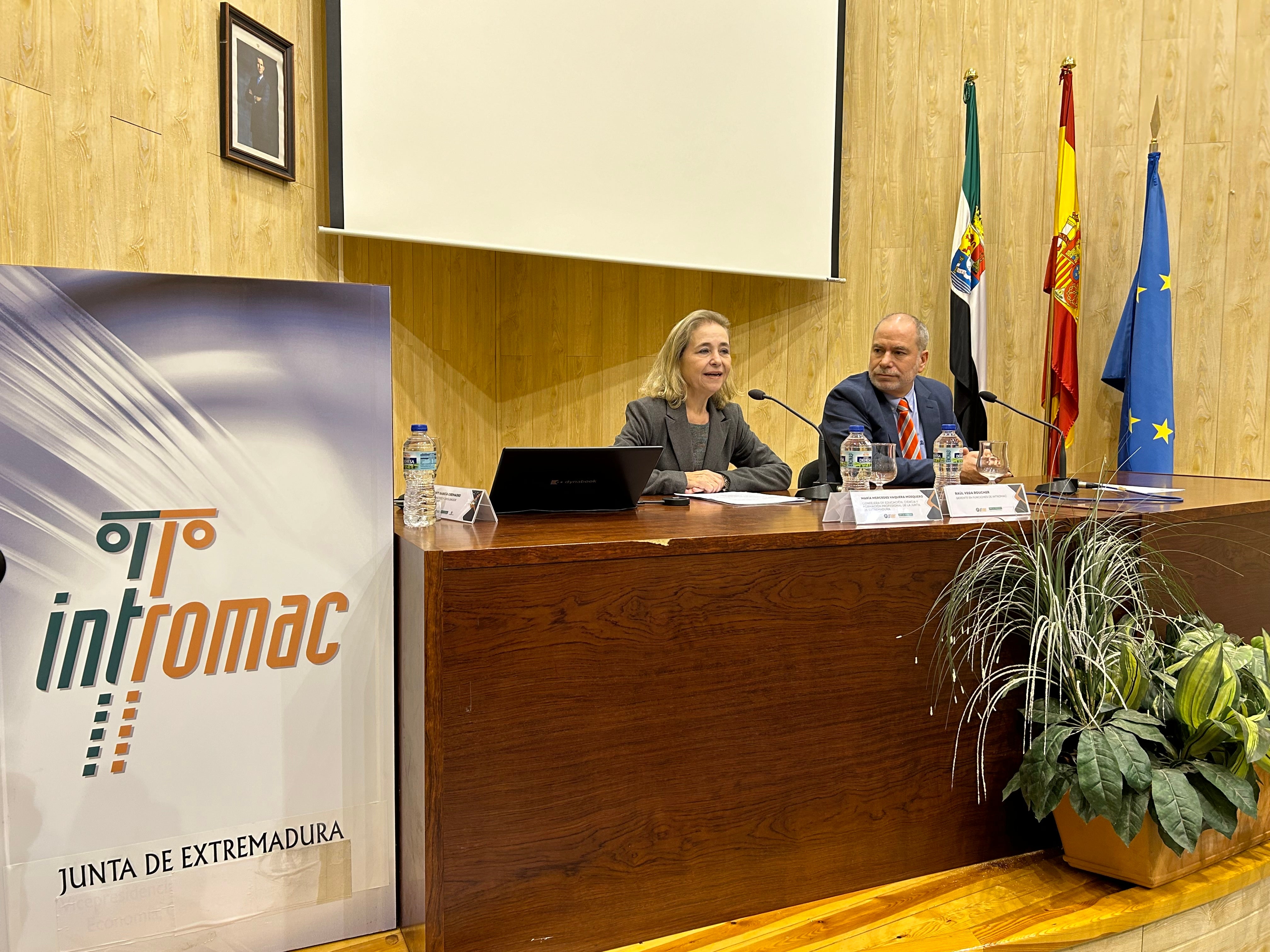 María Mercedes Vaquera celebra los logros científicos del INTROMAC en su 25 aniversario María Mercedes Vaquera celebra los logros científicos del INTROMAC en su 25 aniversario