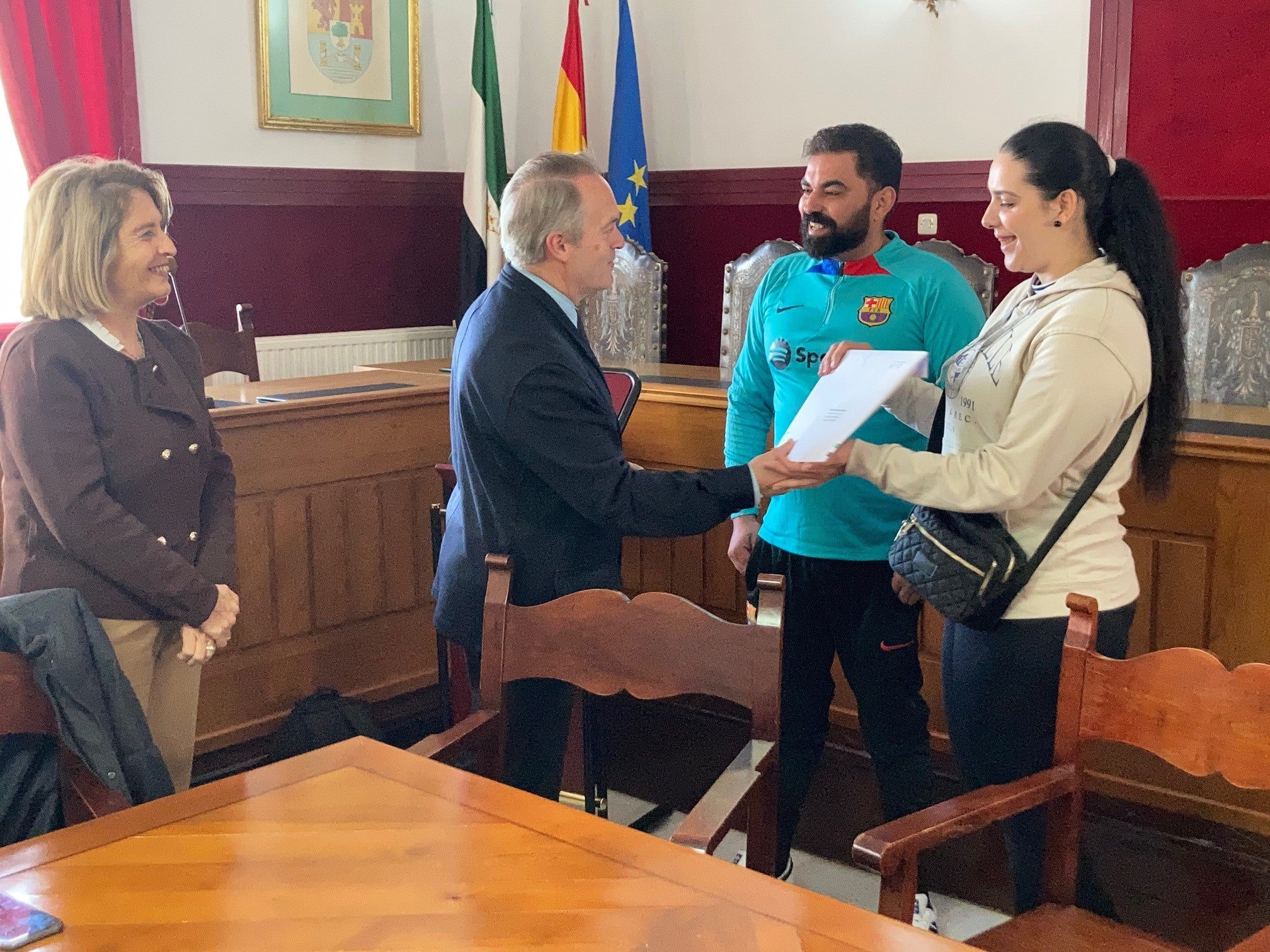 El Consejero Manuel Martín destaca las viviendas proyectadas en la Campiña Sur y la reclamación de la Junta para construir la A-81 El Consejero Manuel Martín destaca las viviendas proyectadas en la Campiña Sur y la reclamación de la Junta para construir la A-81